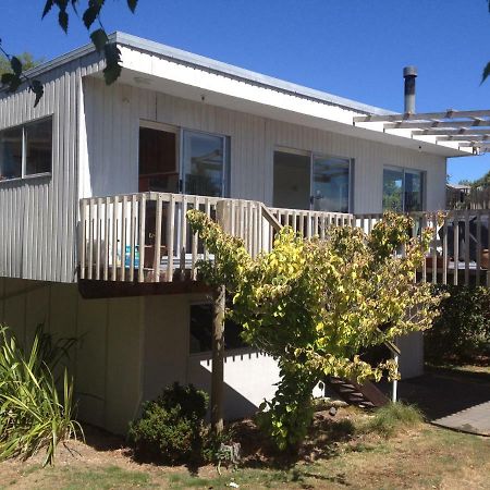 The Retro Bach Taupo Hotel Exterior photo