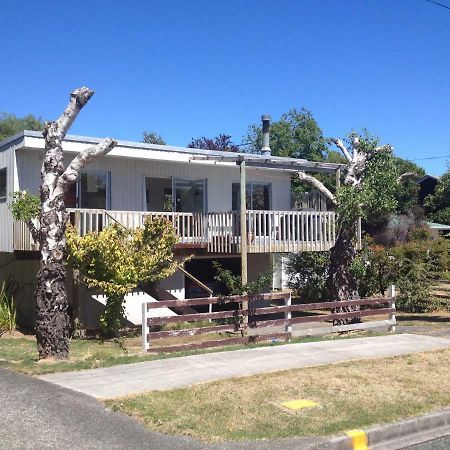 The Retro Bach Taupo Hotel Exterior photo